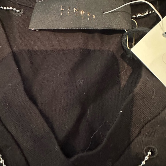 Linder Darby V Neck Dog Tag Black T Shirt - Picture 2 of 7